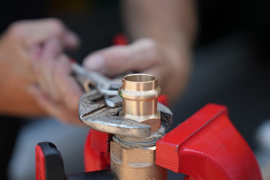 Detailarbeit an einem Rohr