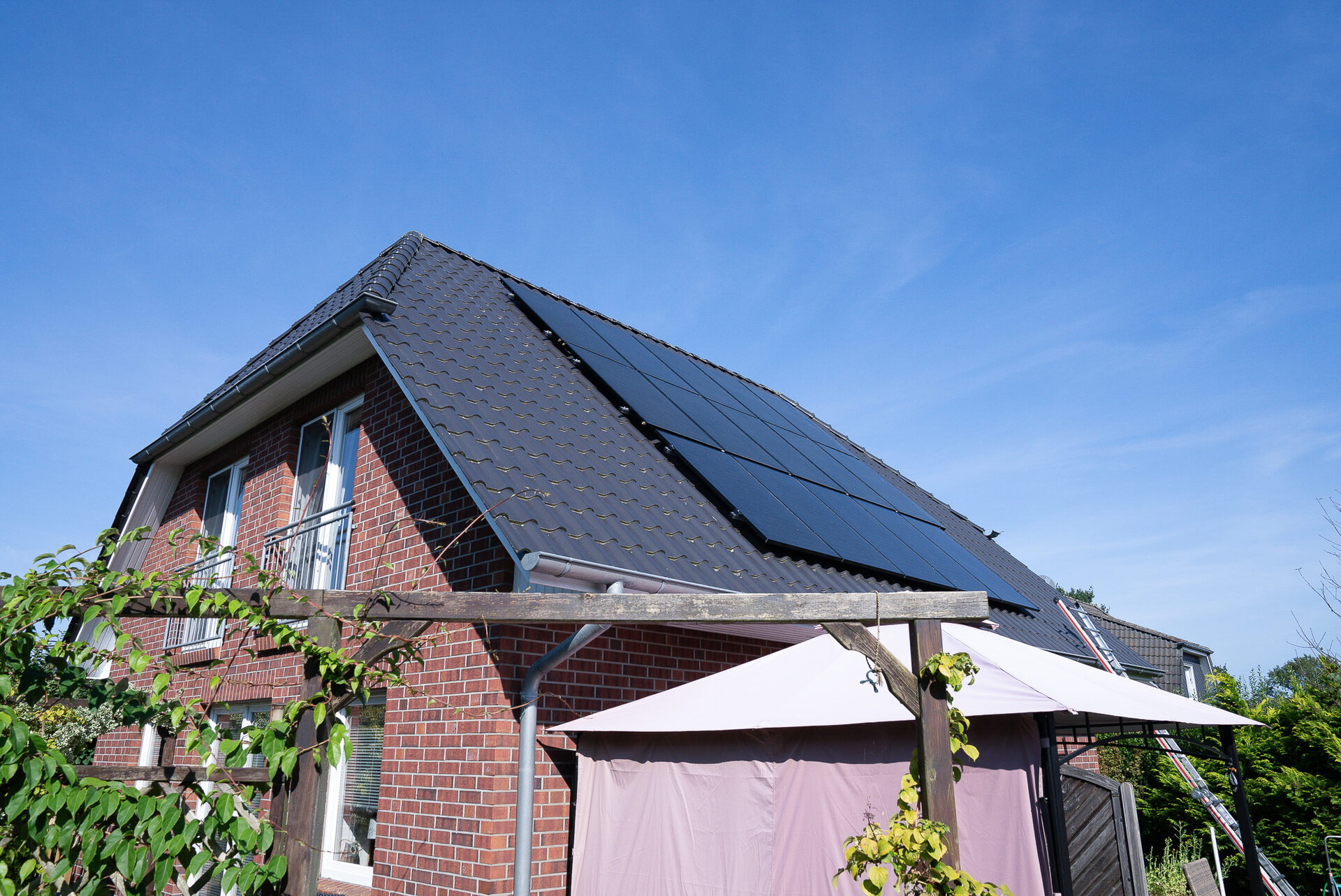 Wohnhaus mit Solaranlage